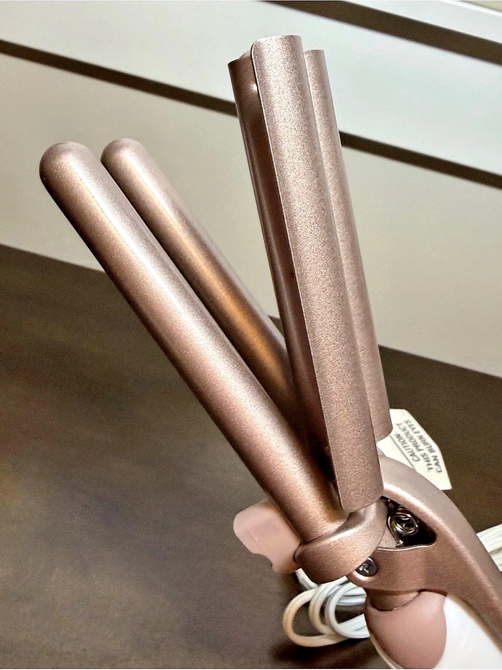 Conair Double Ceramic Triple Barrel Waver Triple Barrel Waver in Pink New Open B - Picture 3 of 3